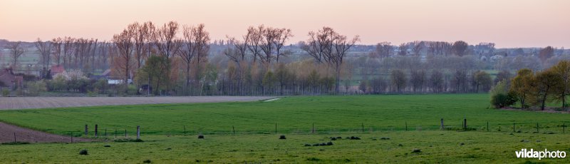 Zonsondergang boven de Getevallei