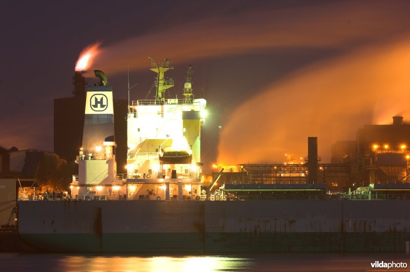 Industrie langs het Kanaal Gent-Terneuzen