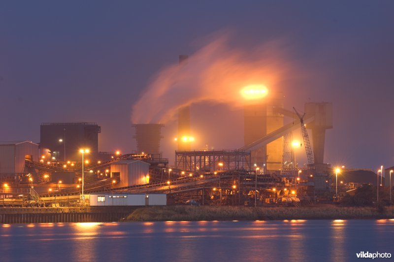 Industrie langs het Kanaal Gent-Terneuzen