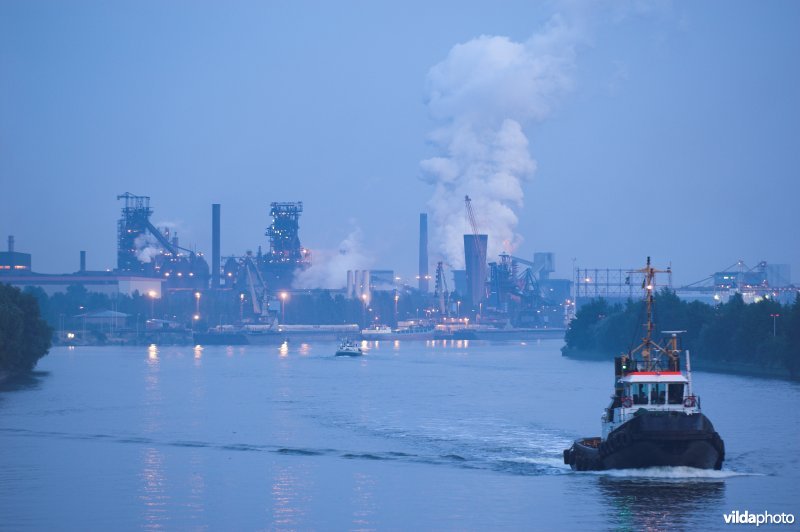 Industrie langs het Kanaal Gent-Terneuzen