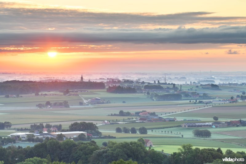 Zicht van op de Belvedèretoren op de Kemmelberg