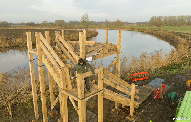 Bouw van uitkijktoren Kalkense Meersen