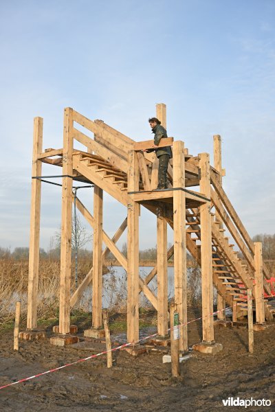 Bouw van uitkijktoren Kalkense Meersen