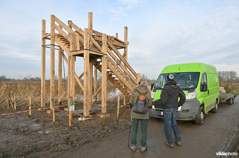 Bouw van uitkijktoren Kalkense Meersen