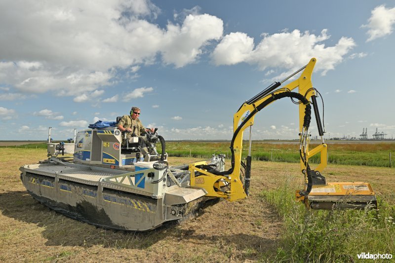 Truxor amfibie maaimachine