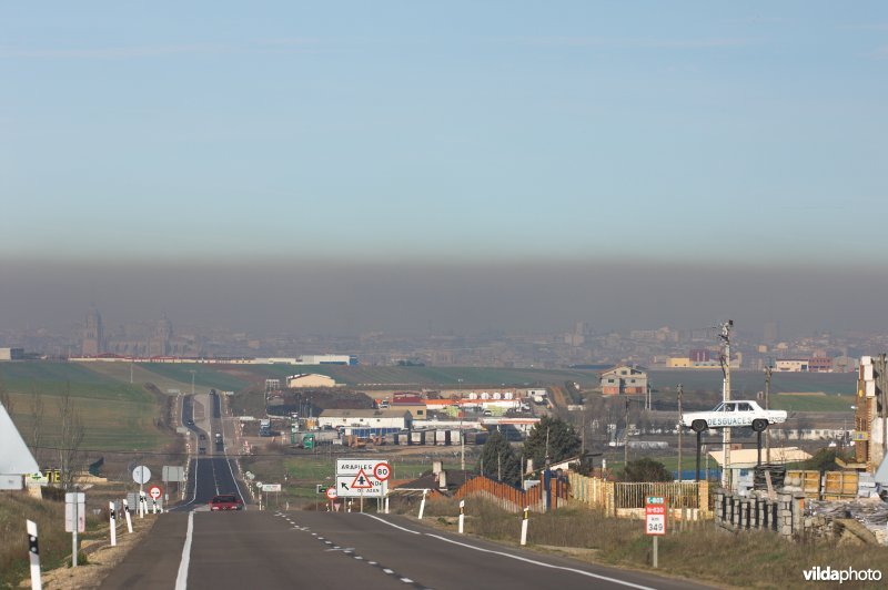 Dikke pak smog boven de stad