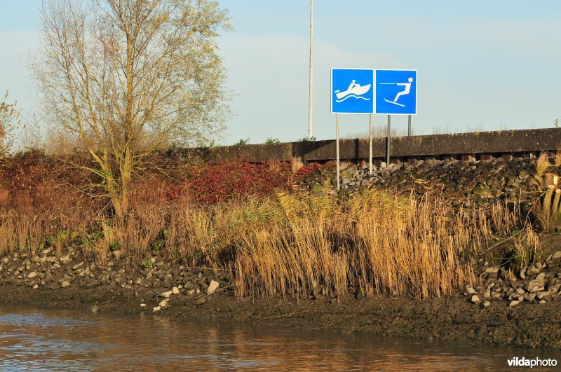 Bord voor waterskiërs