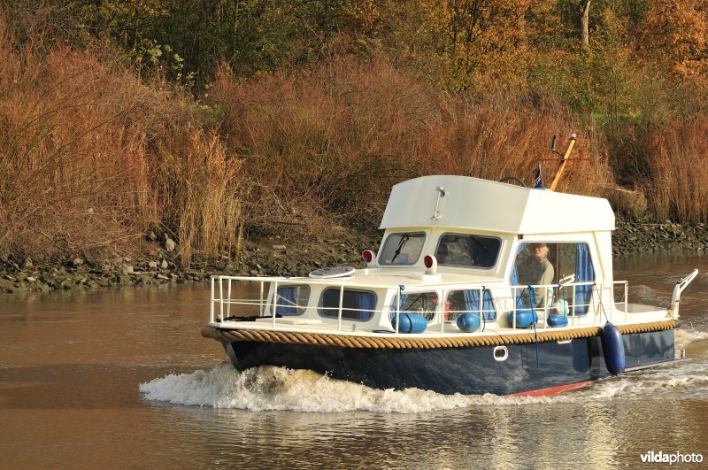 Plezierbootje op de Schelde