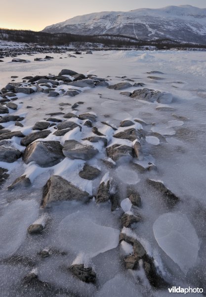 Bevroren meer in Abisko