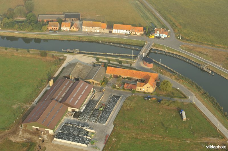 Tervatebrug over de IJzer