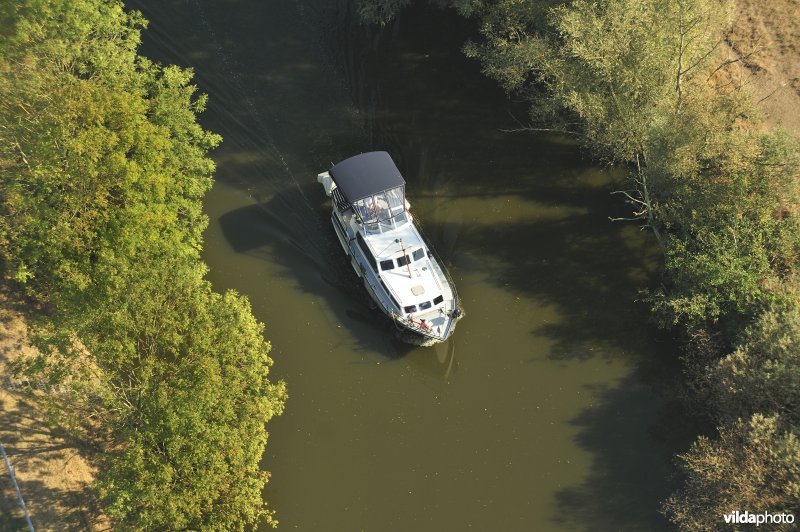 Recreatiebootje op de IJzer