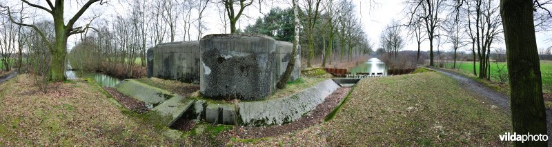 Sluisbunker en antitankgracht