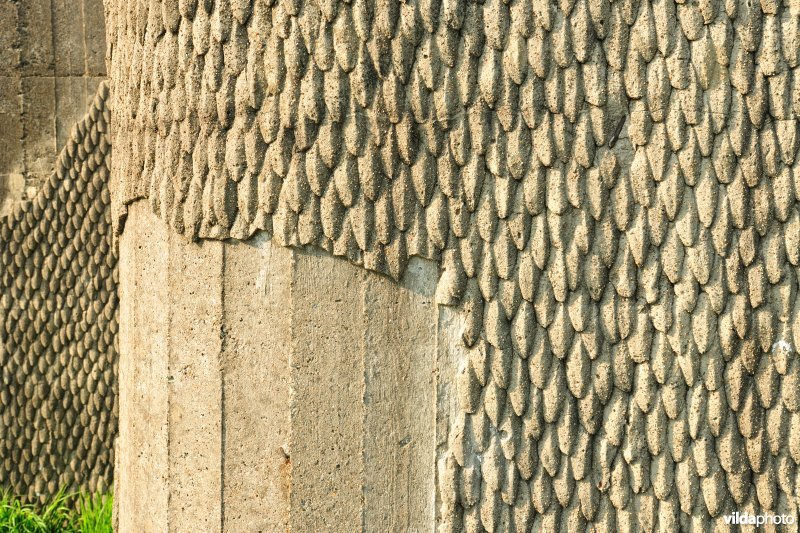 Camouflagepatroon van een sluisbunker op de antitankgracht