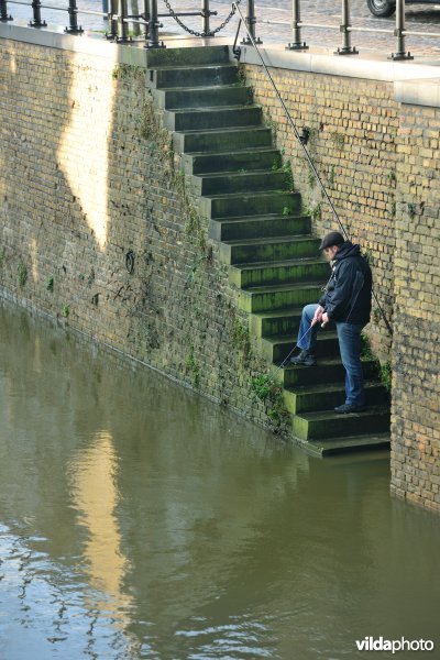 Visser aan de Handzamevaart in Diksmuide