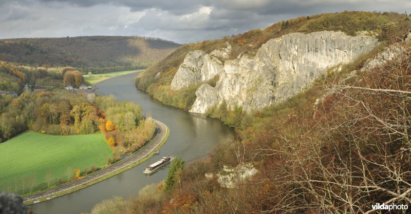 Kalkrotsen van Freyr langs de Maas