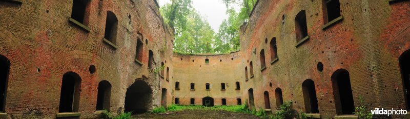 Binnenplein van réduit van fort 6