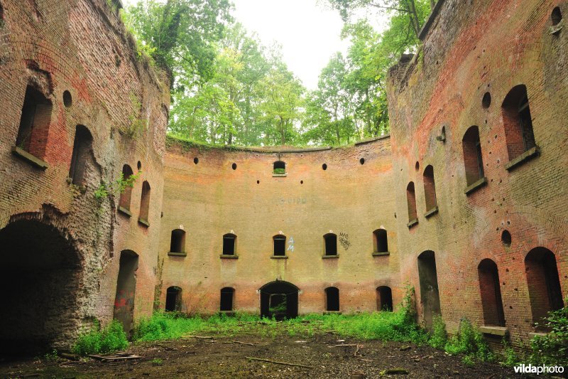 Binnenplein van réduit van fort 6
