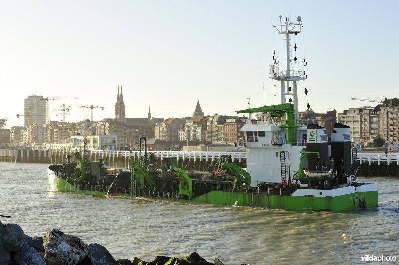 Baggerboot in de haven van Oostende