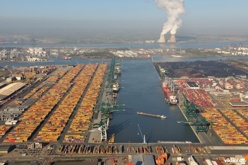 Delwaidedok in de zeehaven van Antwerpen