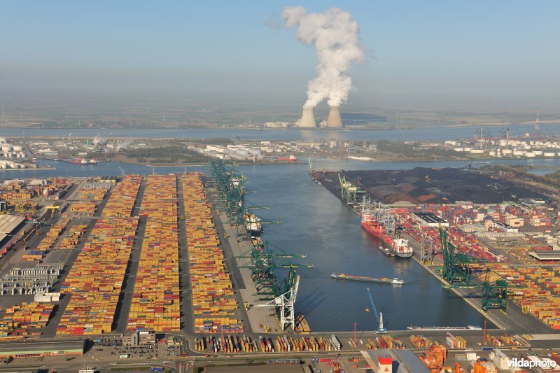 Delwaidedok in de zeehaven van Antwerpen