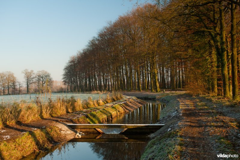 Stuw in de gekanaliseerde Leuvenheimse Beek