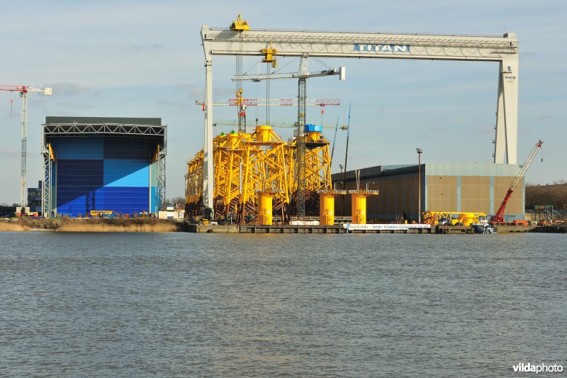 Productie van off-shore windturbine fundaties langs de Schelde