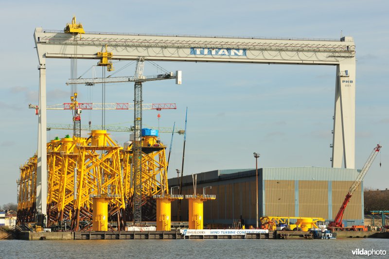 Productie van off-shore windturbine fundaties langs de Schelde