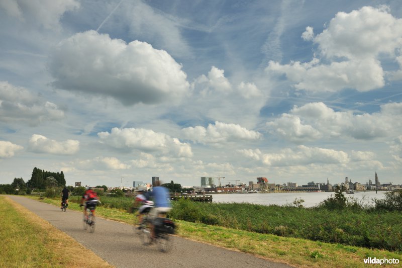 Noordkasteel: fietsen op het Schelde jaagpad