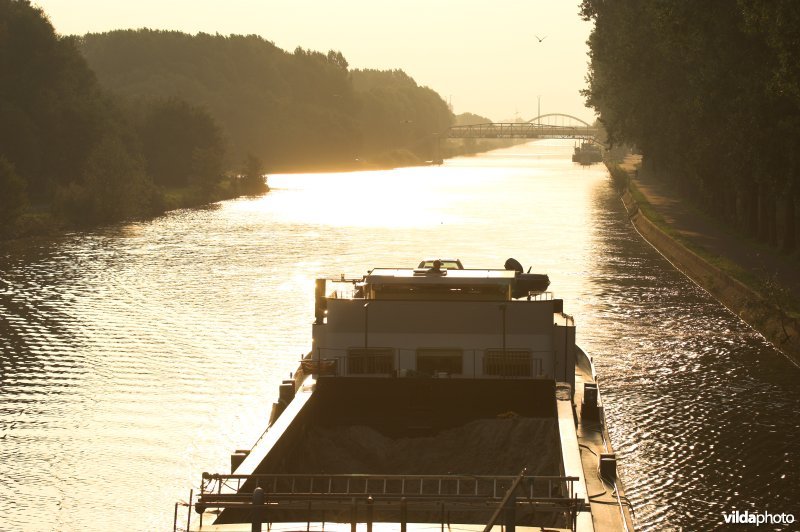 Scheepvaart op het Kanaal Ooigem Roeselare