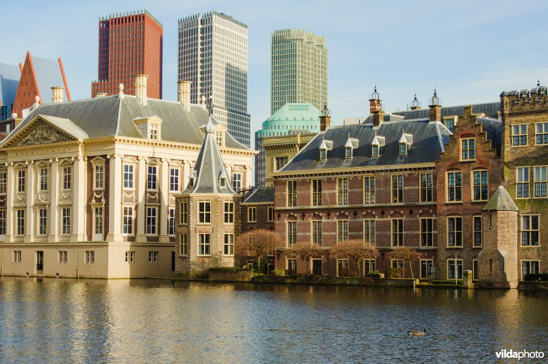 Regeringsgebouwen achter de Hofvijver in Den Haag