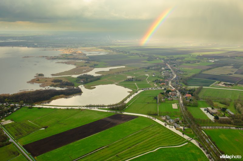 Regenboog over het Zuidlaardermeer